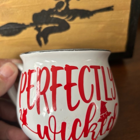 Perfectly wicked cauldron shaped white mug- for the perfect friend- new - Picture 3 of 9